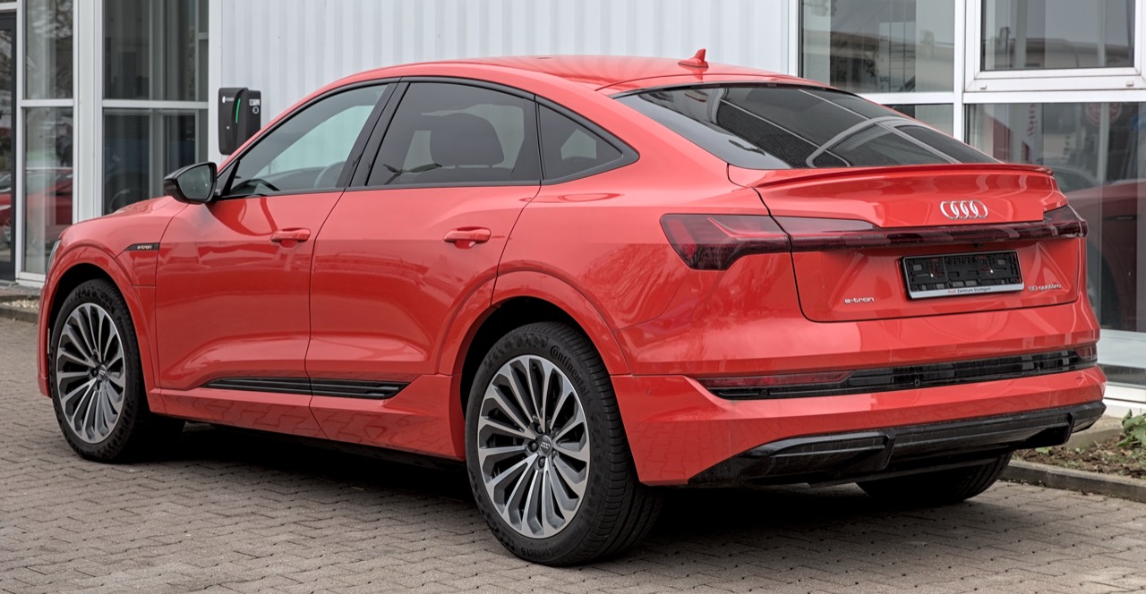 Audi e-tron Sportback, vue arrière trois quarts