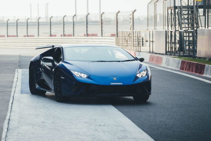 Une supercar sur circuit Une supercar sur circuit